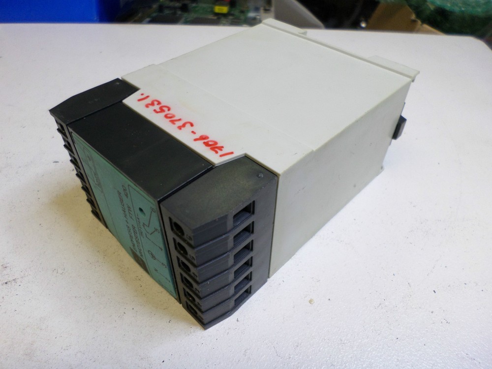 ENDRESS and HAUSER - LEVEL CONTROLLER - FTW 420 - 24V RELAY OUTPUT