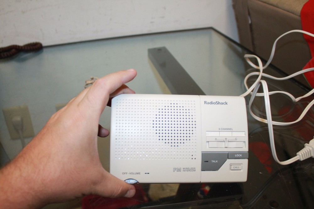 Radio Shack Wireless FM Intercom System 3 Channel (43-490)