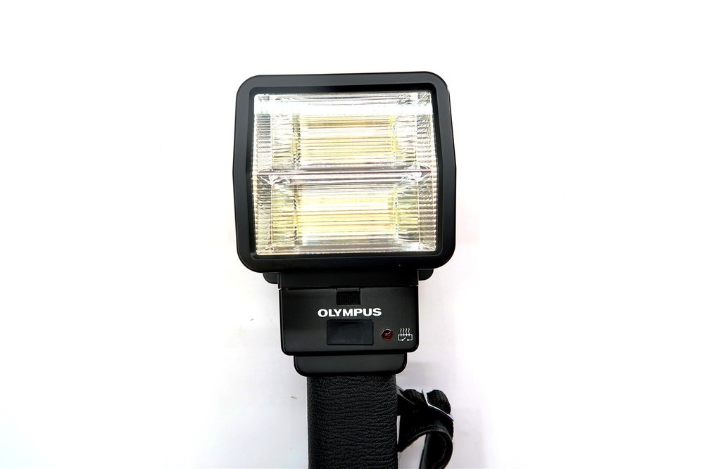 OLYMPUS T45 Electronic Flash With Bracket Grip Handle ~ Untested NO CHARGER