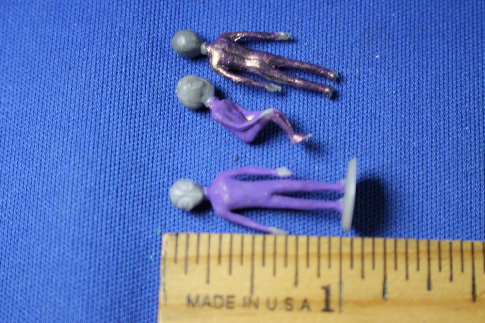O - S - O-27 Plastic Figures - 3 "Aliens" Figures
