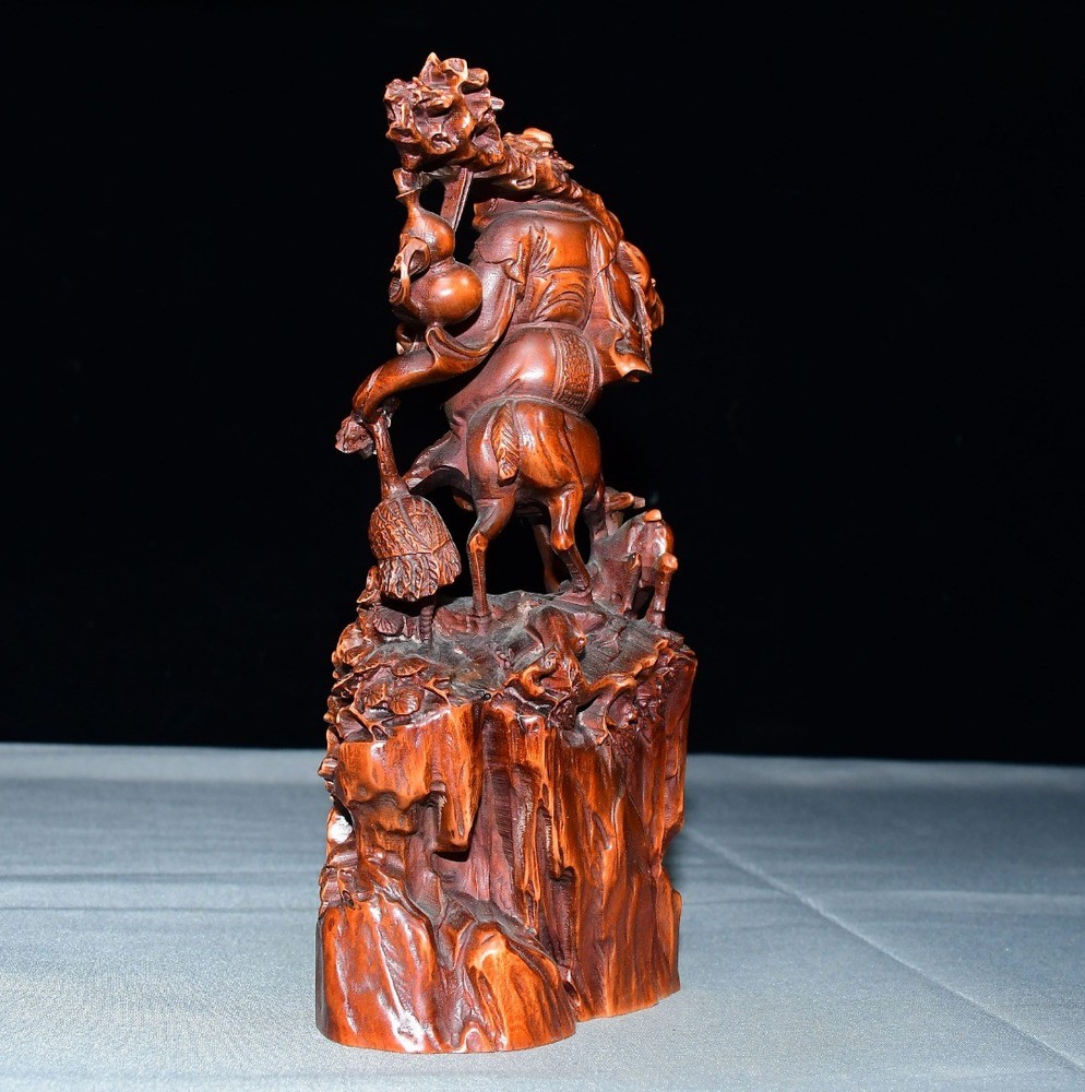 Exquisite Small Leaf Boxwood Deer Longevity Star Ornament