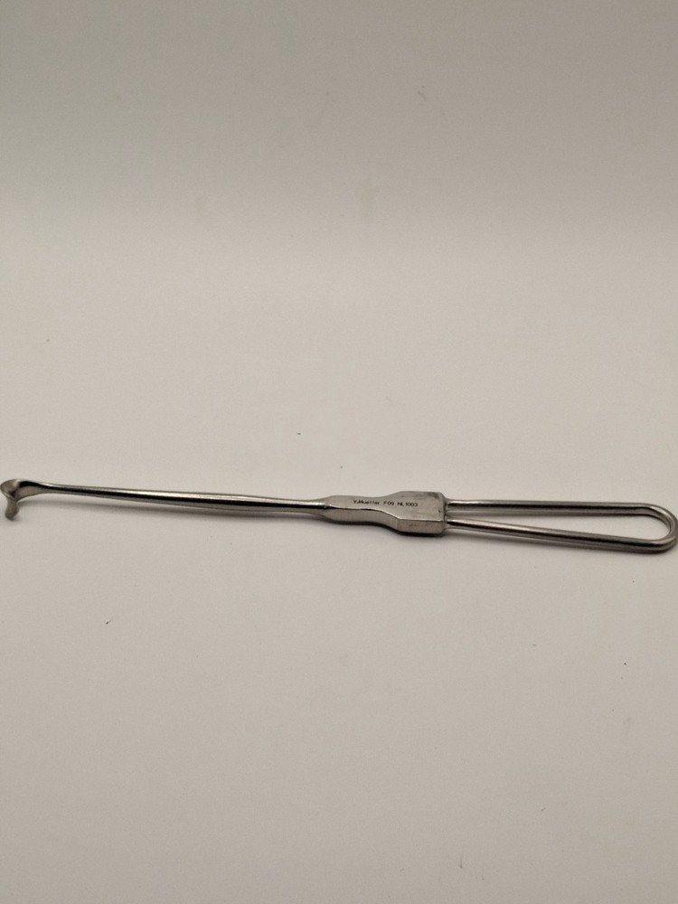 V. Mueller Cushing Retractor NL1003