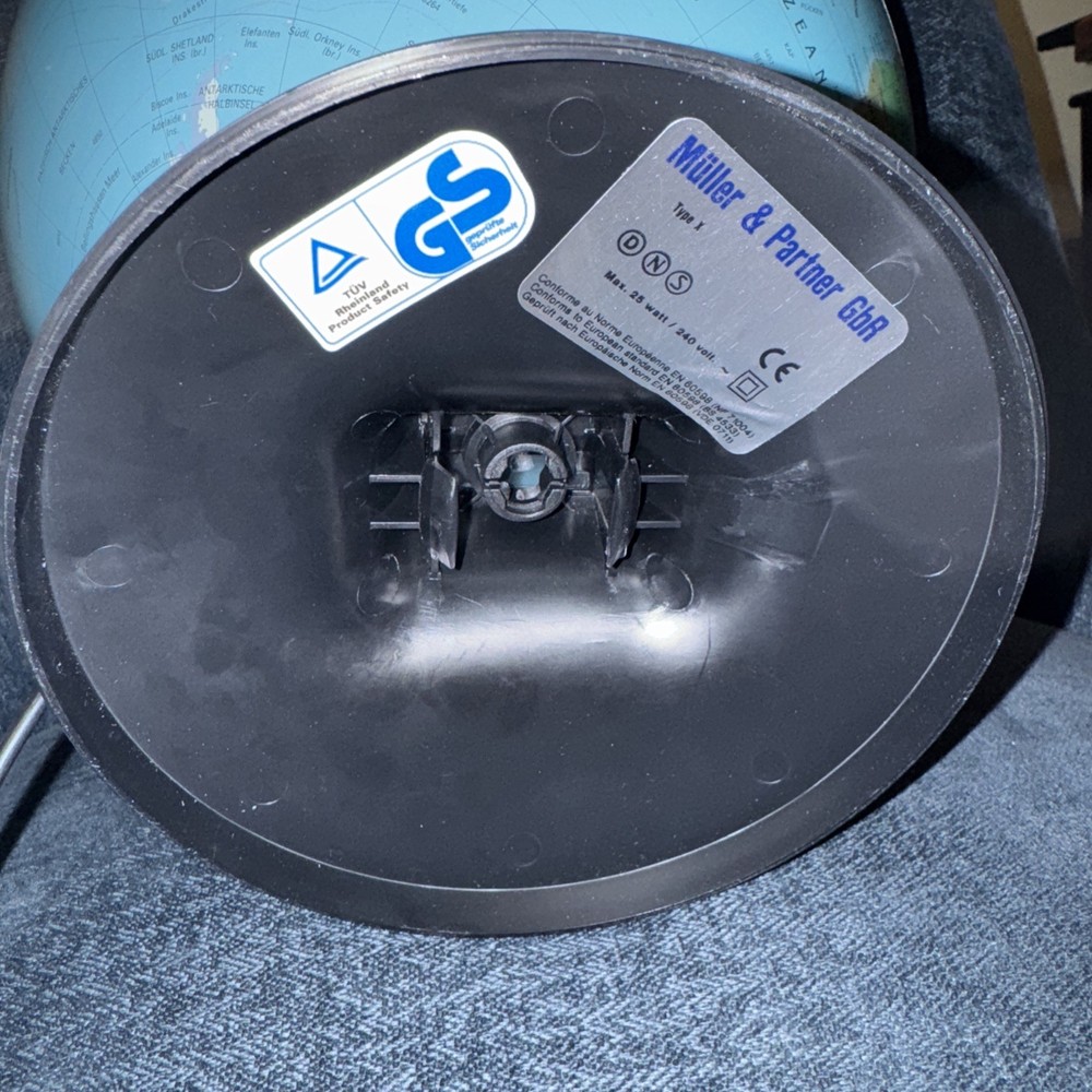 Vintage 1998 Globemaster German Language plug-in World Globe - light broken