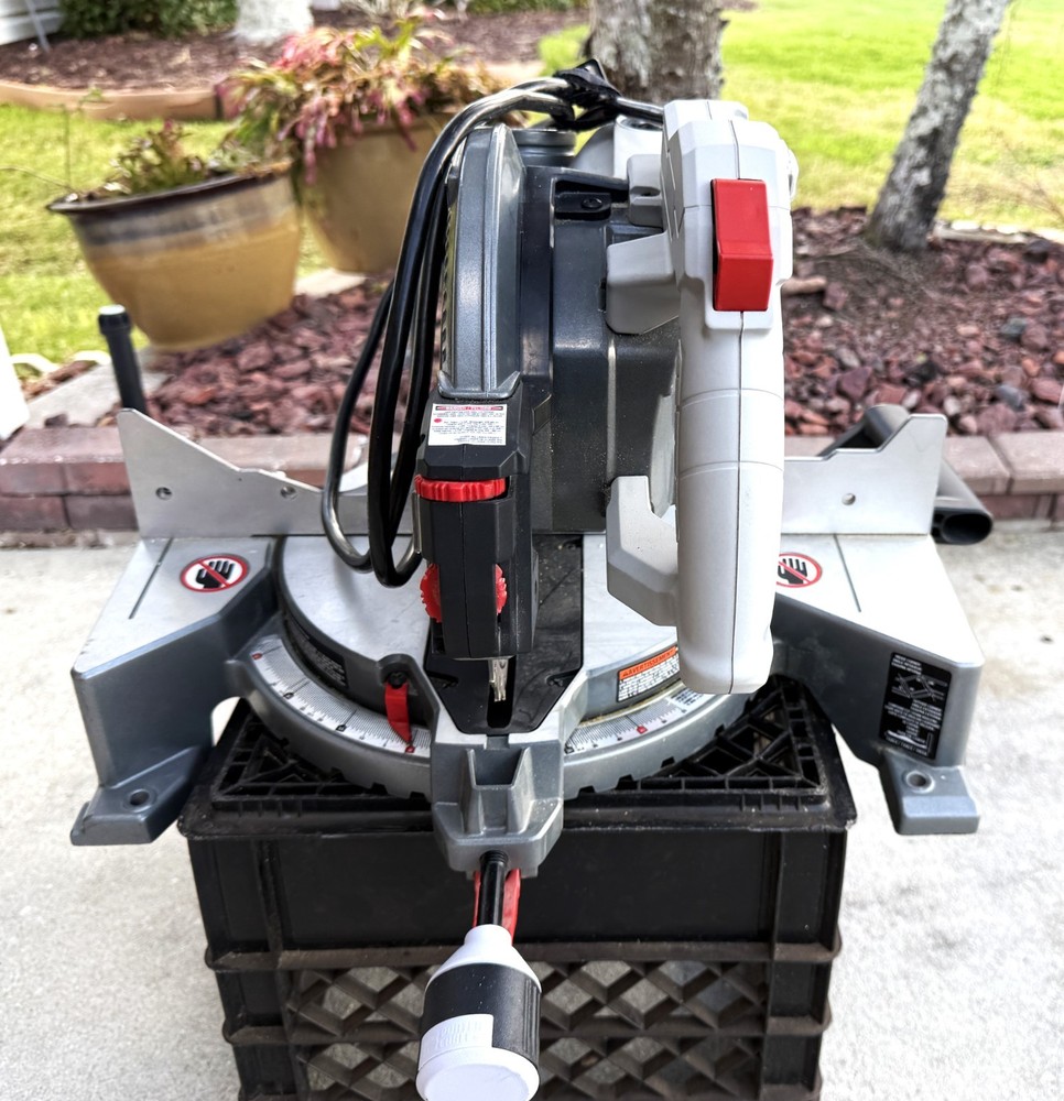 PORTER CABLE 10 INCH FOLDING COMPOUND METER SAW MODEL NO. PCX8MS