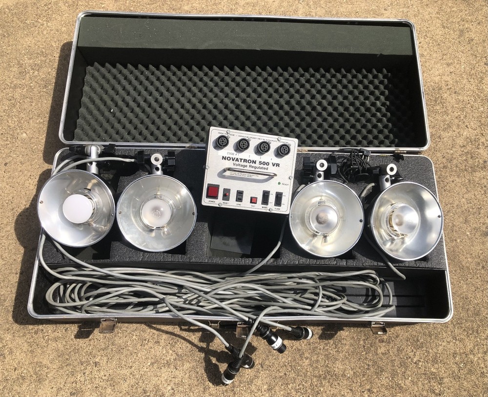 Novatron VR 500 High Efficiency Studio Strobe with 4 Lights and Case. Works.