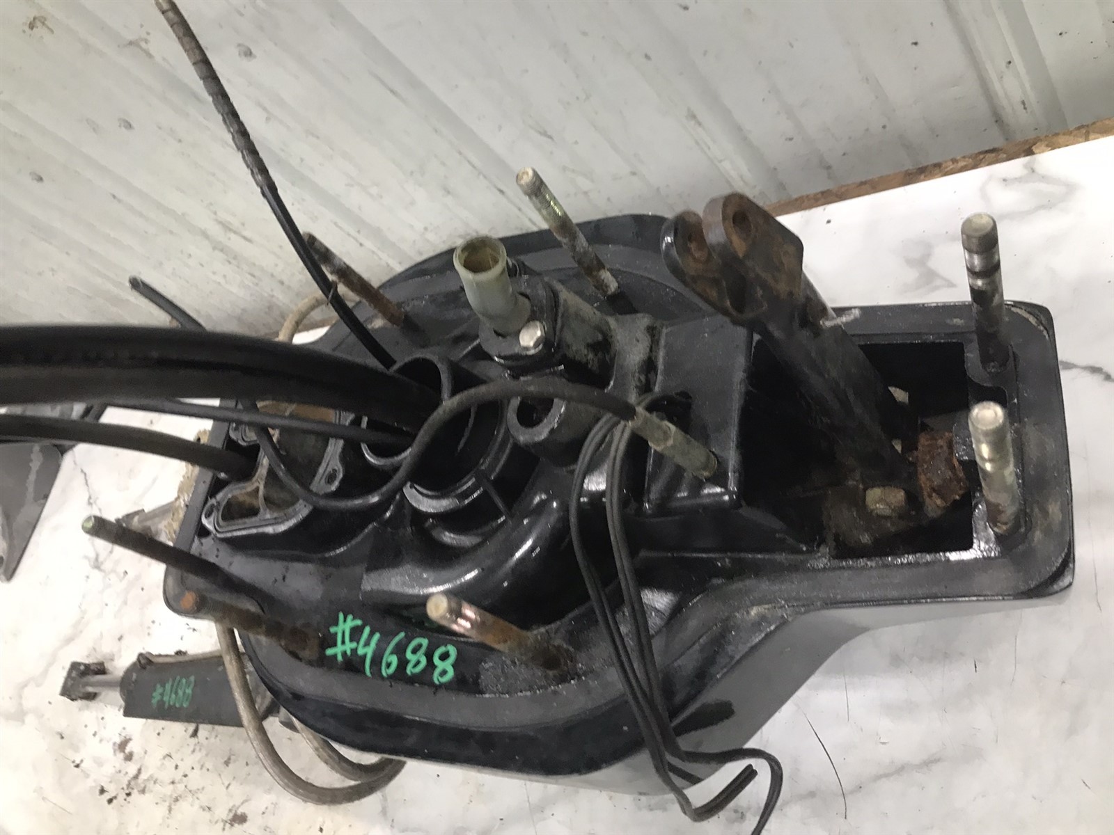 MerCruiser Alpha 1 Gen 2 out drive mount gimbal housing & hydraulic cylinders