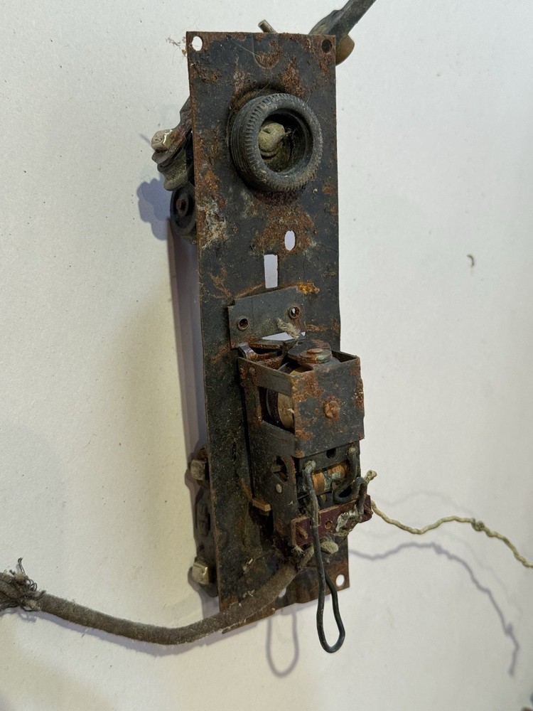 Vintage Model Train Transformer / Control Unit Untested Rusty As-Is