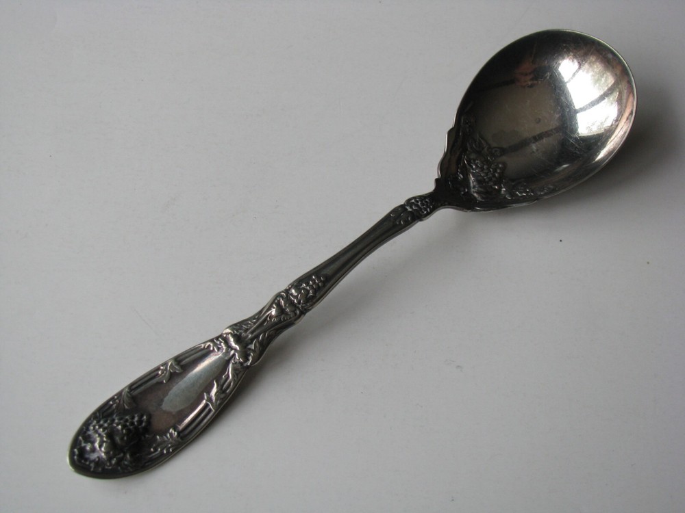 Vtg 1881 Rogers A1 Grapes La Vigne Pattern Silverplate Flatware 6"in Berry Spoon
