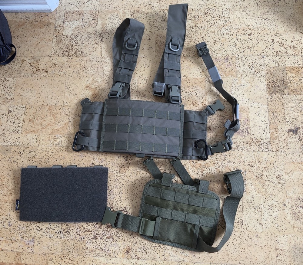 airsoft chest rig, hook and loop panel, thigh molle strap