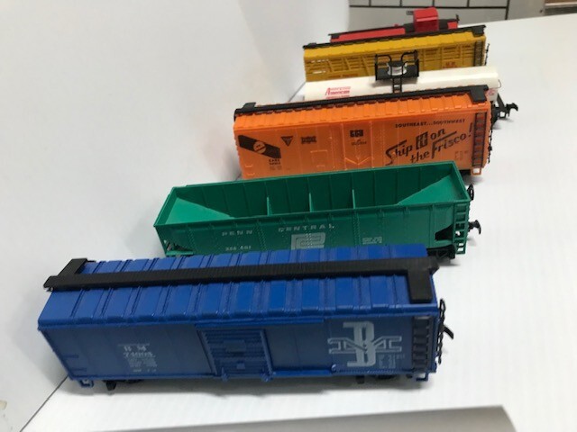 Used Model Power 8 Piece HO Train Set with Track & Power Controller