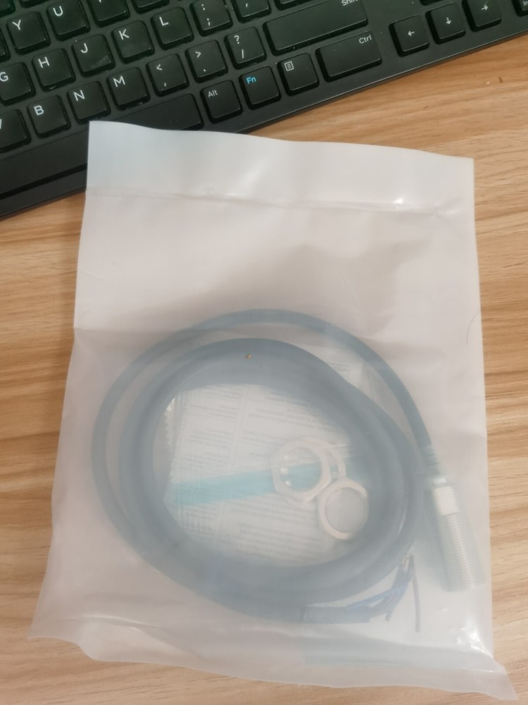 1PC New Omron E2E-X5F2 E2EX5F2 Proximity Sensor Free Ship