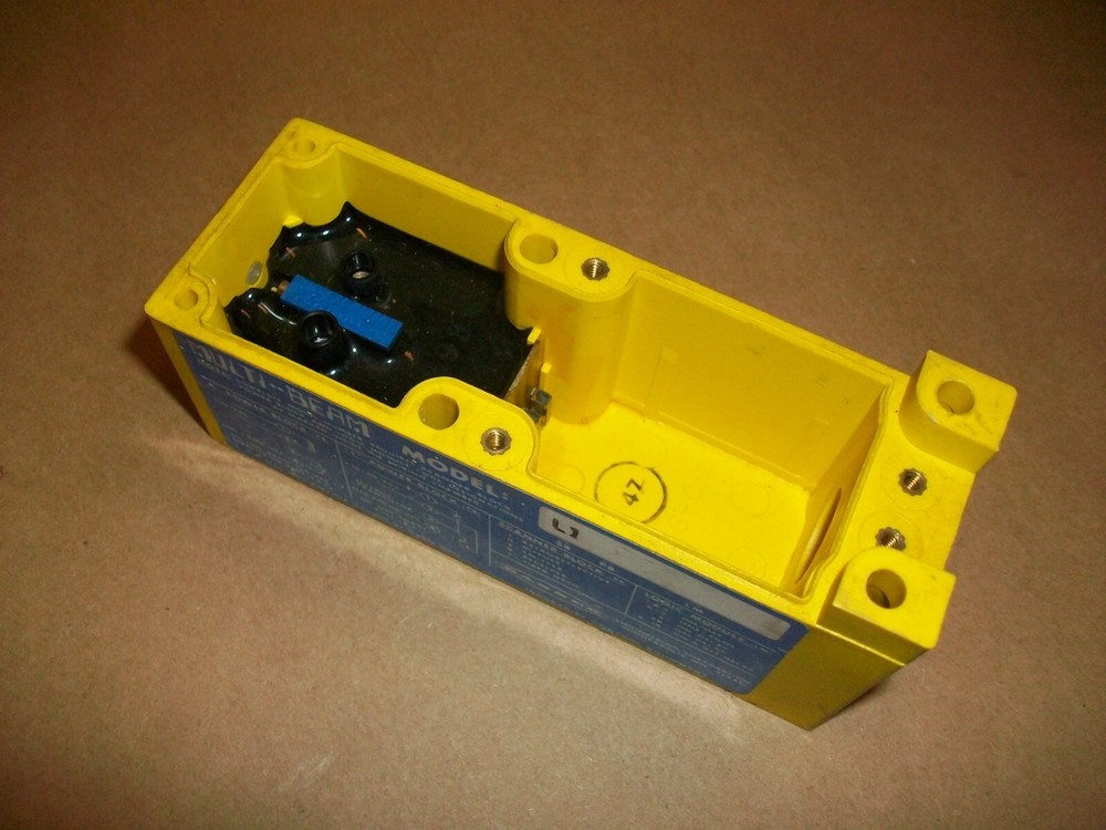 Banner Multi-Beam Sensor L1   USED