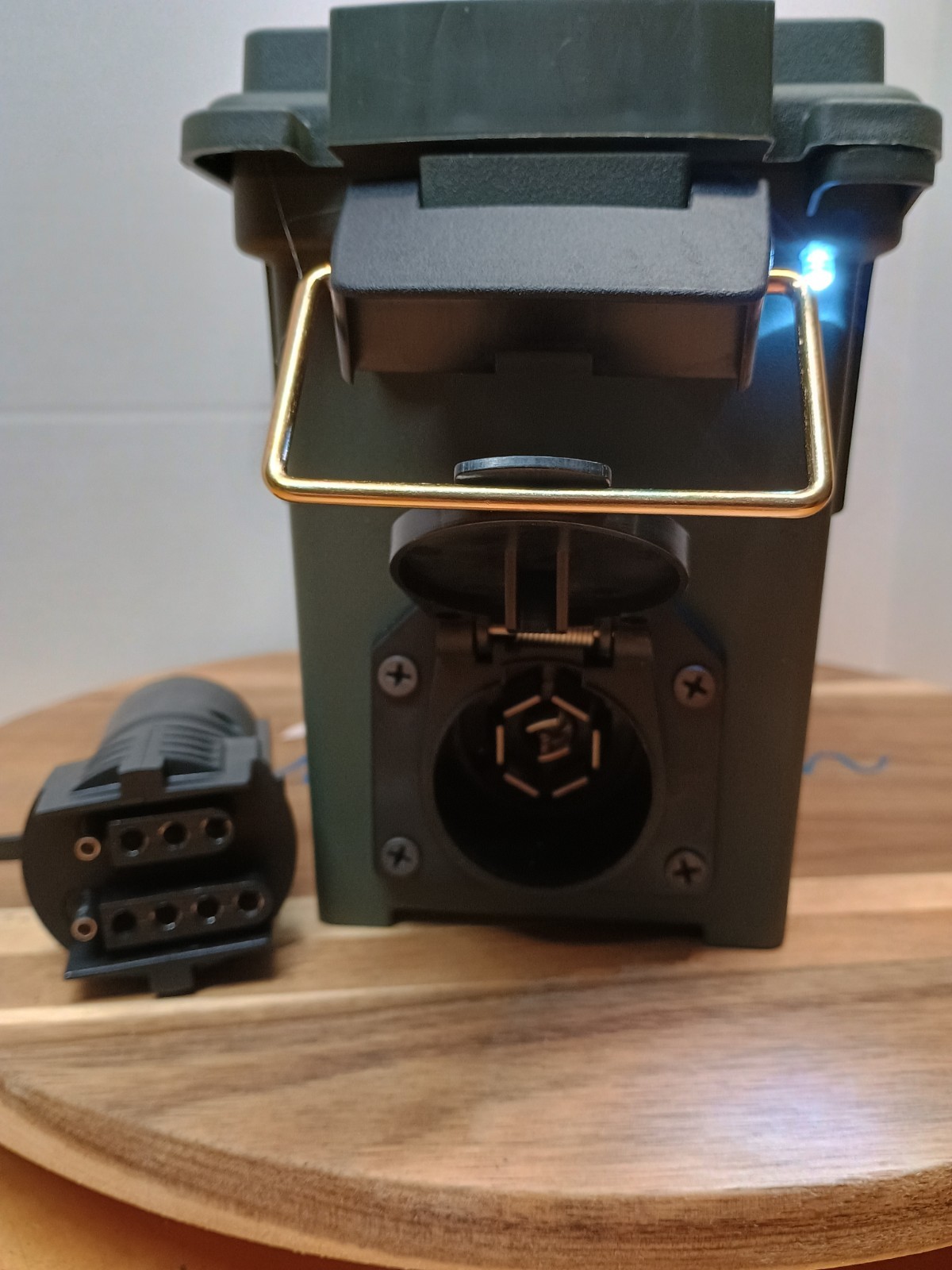 7RV/4&5 Flat Trailer Light Tester Box Power By Milwaukee M12 Drill Battery