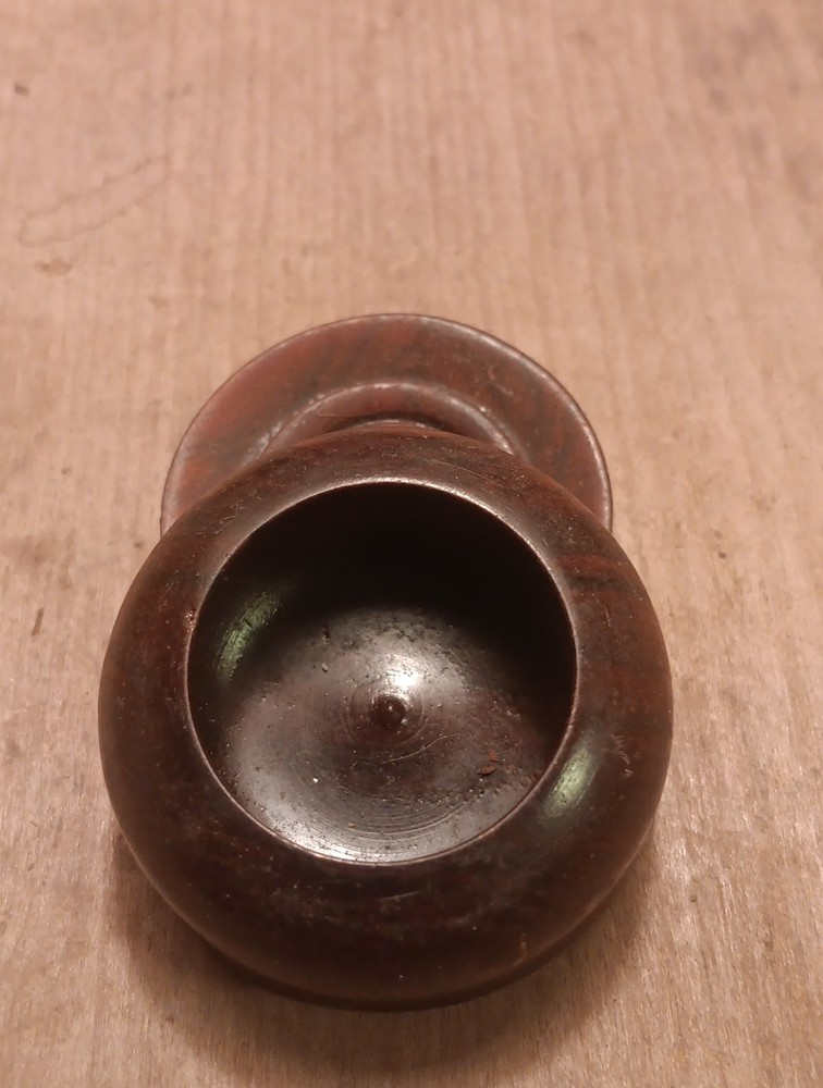 antique treenware Cover Snuff ??