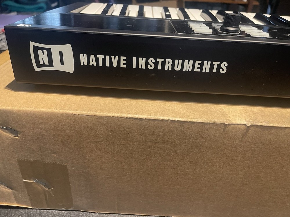 Native Instruments Komplete Kontrol S49 Mk1 Keyboard