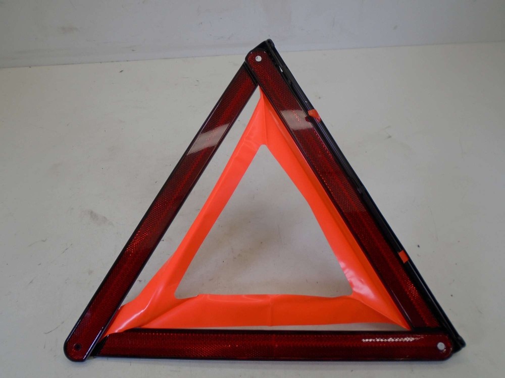 BMW 120D CONVERTIBLE WARNING TRIANGLE 6770487 2008-2013