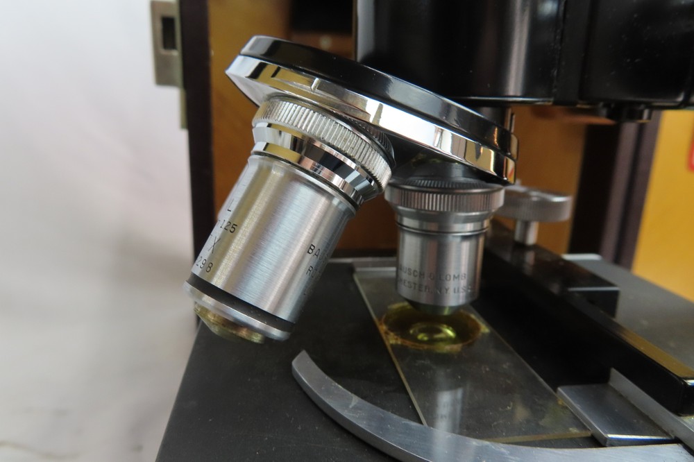 BAUSCH & LOMB Student MICROSCOPE WK9436 w/Case Extra Eyepices