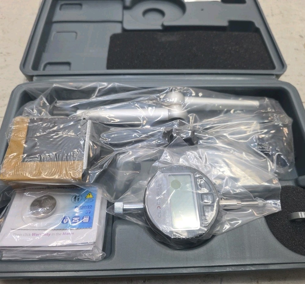 Digital indicator and magnetic base