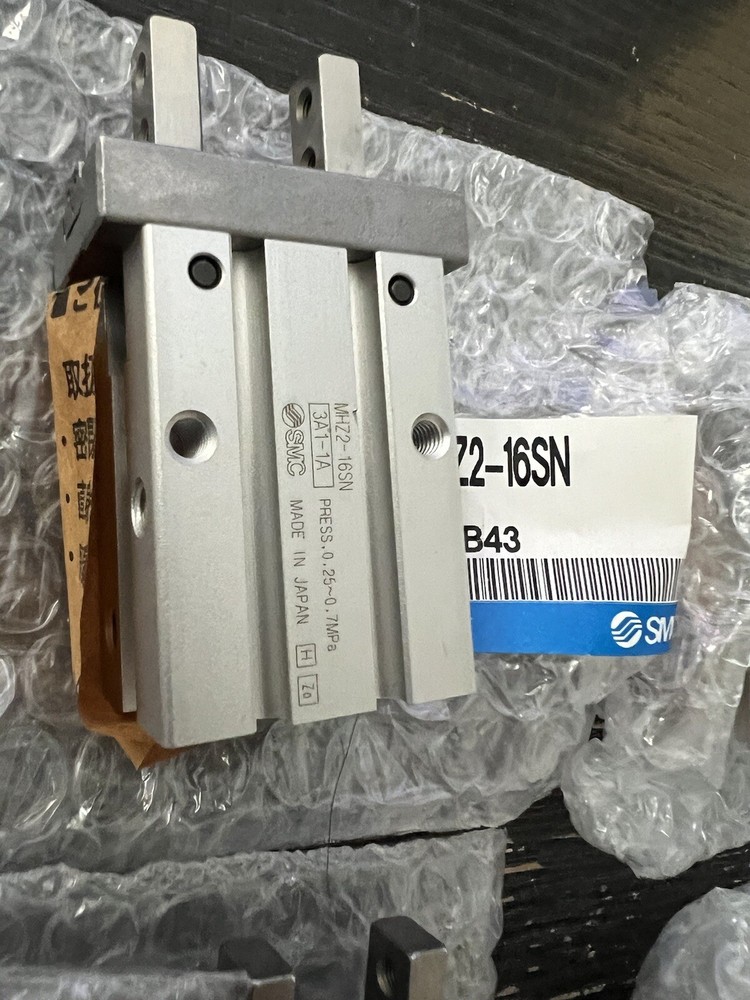 SMC MHZ2-16SN Pneumatic EOAT Gripper.
