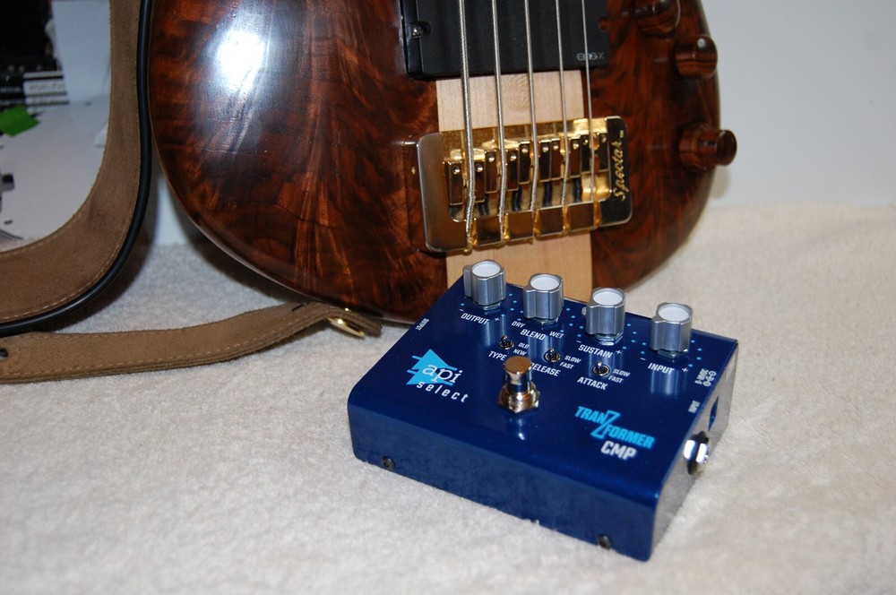 API Select TranZformer CMP  compressor pedal for bass & guitar