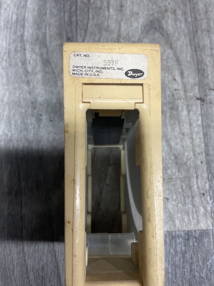 Dwyer Instruments S07F Vaneometer Swing Vane Anemometer #4009G95