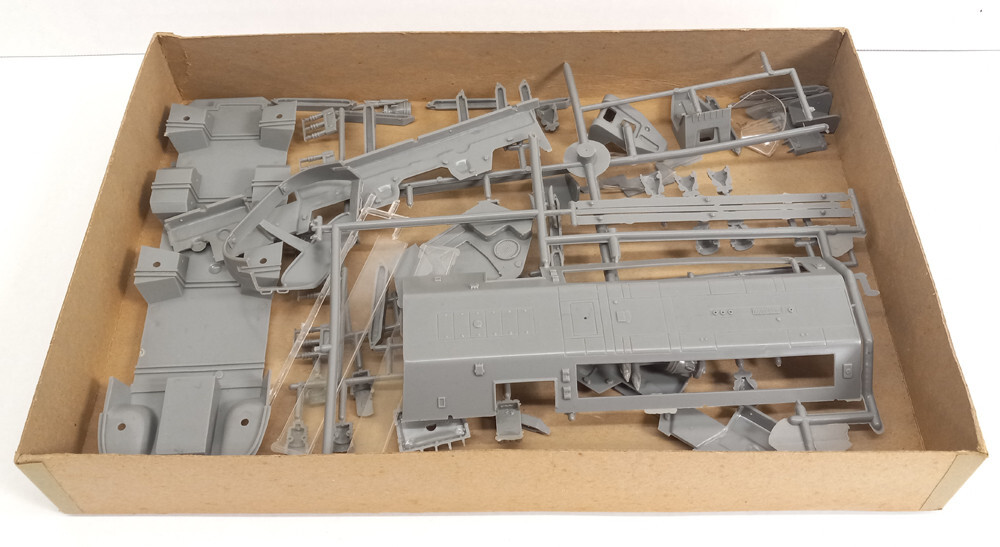 MOON BUS 2001 ALL-PLASTIC UNASSEMBLED MODEL KIT AURORA OPENED COMPLETE 1969