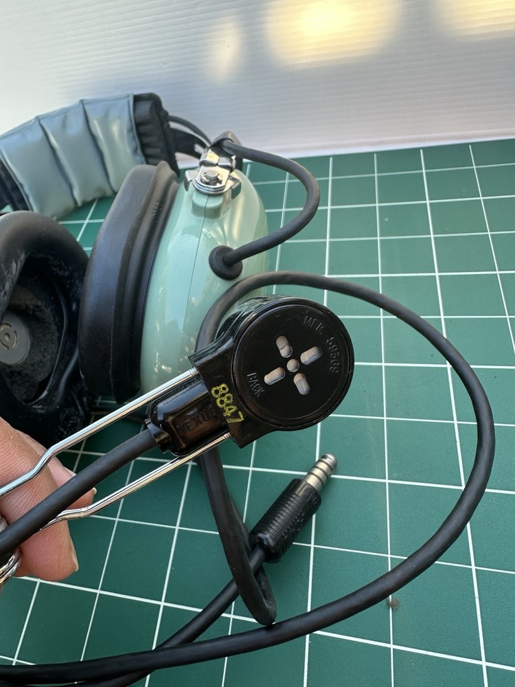 David Clark H7030 Headset With Microphone - Bin 4