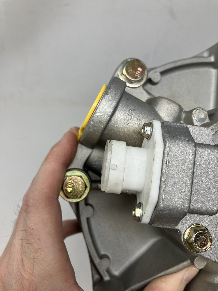 New Bendix 065225 Air Dryer NO BRACKETS ETC