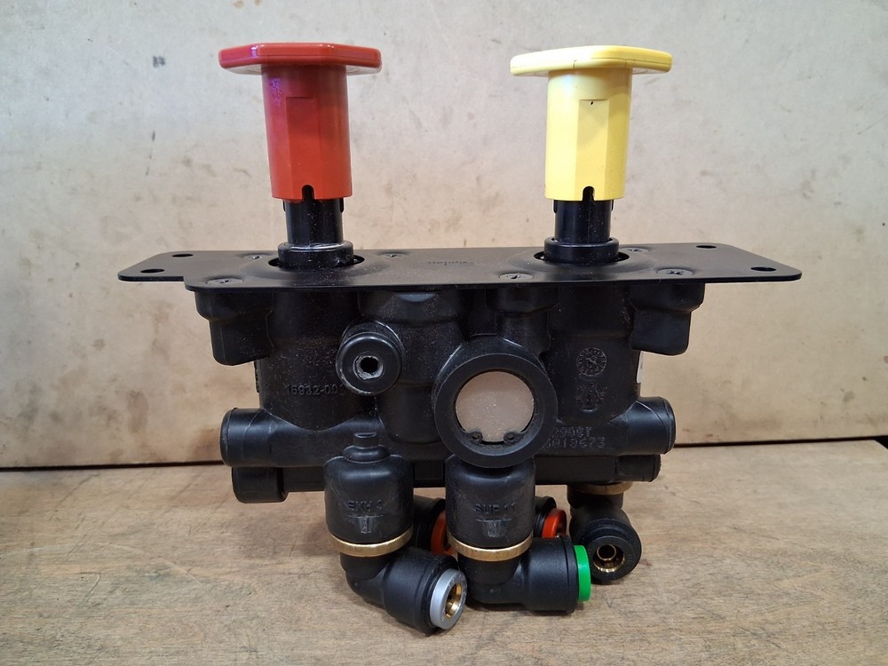 BENDIX DASH BRAKE VALVE 5018673 K033615
