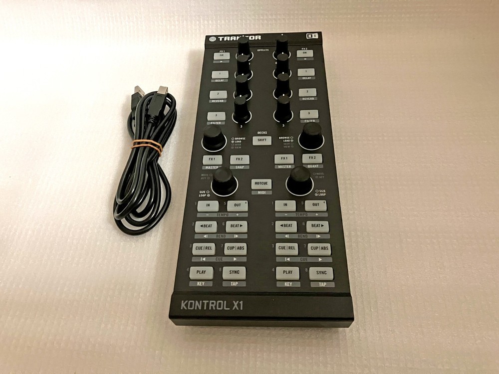 Native Instruments TRAKTOR KONTROL X1 MK1 Decks & Effects DJ Controller