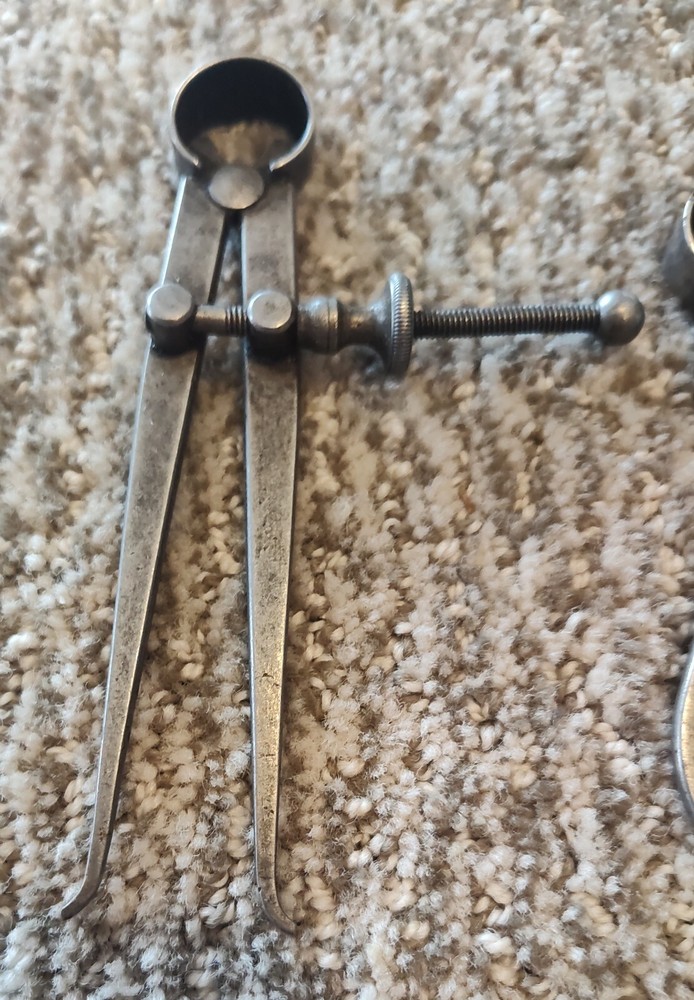 🗽 VINTAGE CALIPER SET OF 2