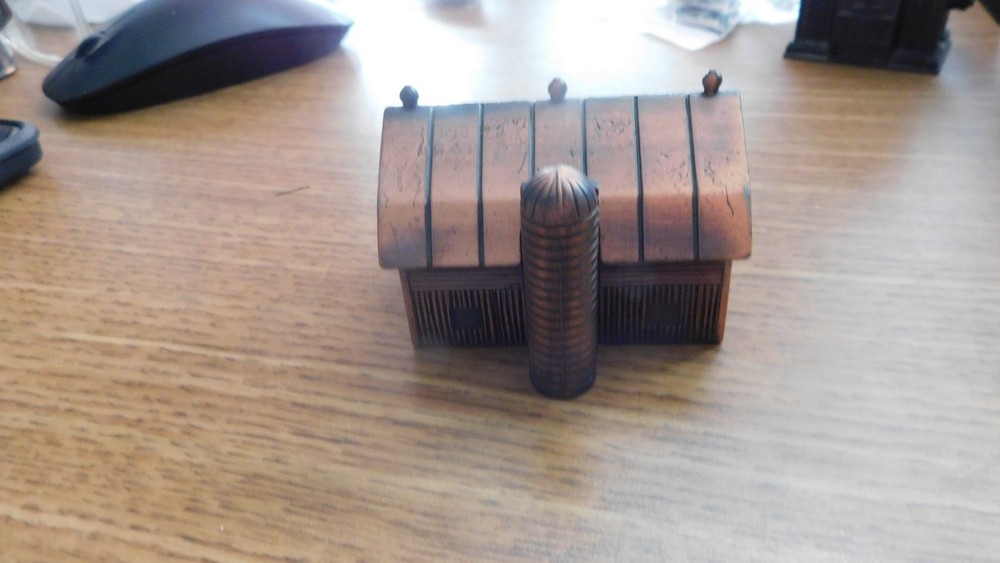 VINTAGE DIE CAST BARN WITH SILO PENCIL SHARPENER