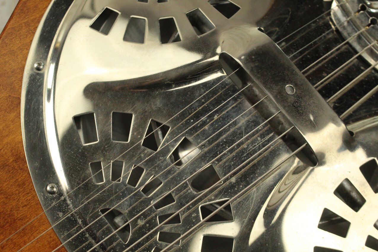 USED Hound Dog Resonator (560)