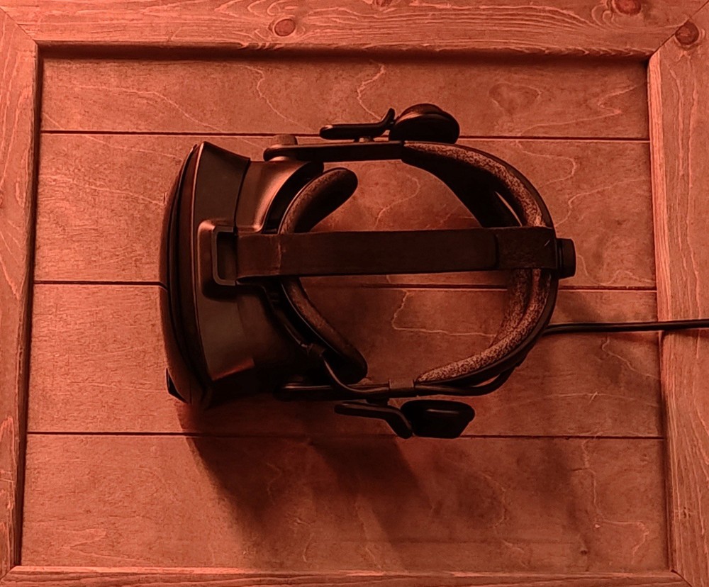 Valve Index Headset + Controllers + Wall Mount Stand (No Base Stations)