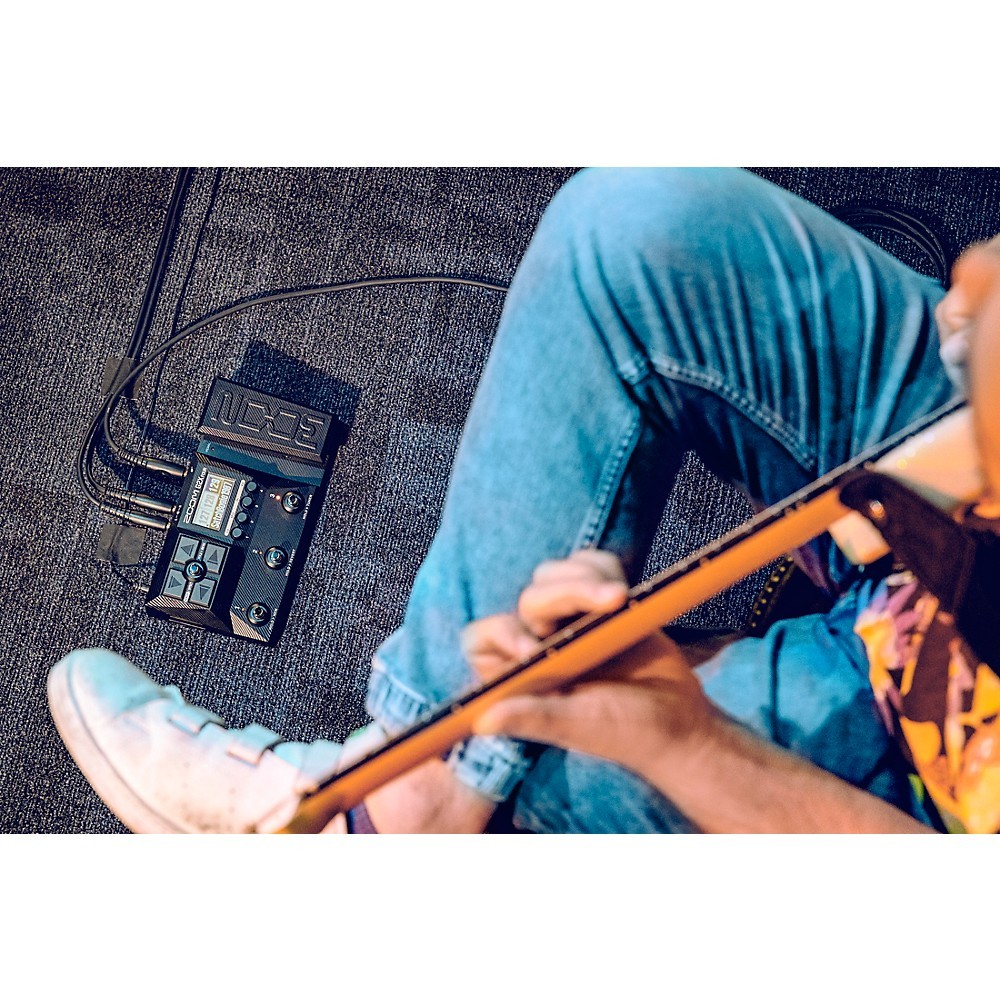 Zoom G2X Four Multi-Effects Processor With Expression Pedal Black