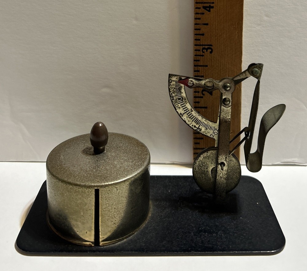Vintage Postal Scale Unique Scale   (R-5)