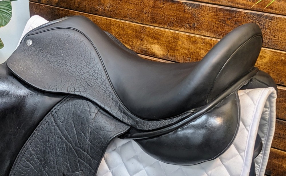 18" Custom Saddlery Steffen's Advantage (2021) *Wool Flocked*
