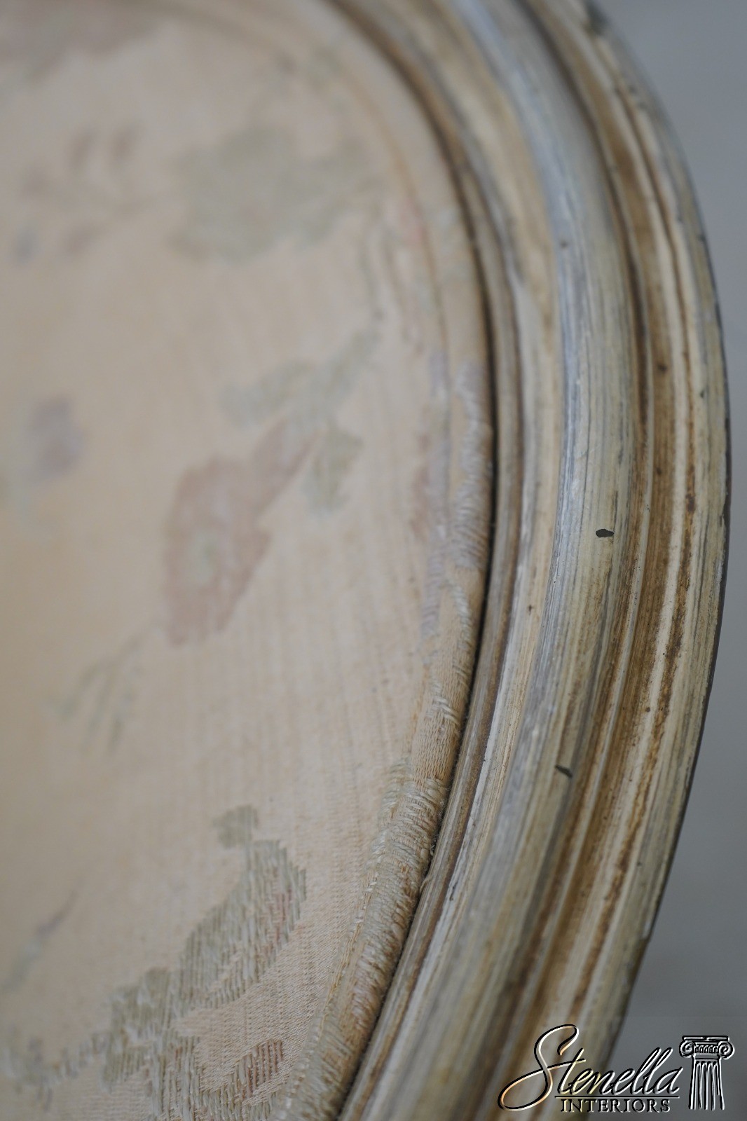 70582: Vintage Dressing Vanity w. Large Mirror & Stool