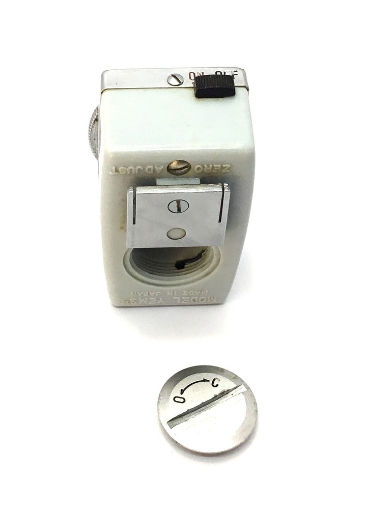 YASHICA Vintage Light Exposure Reader Model YEM35 With Case