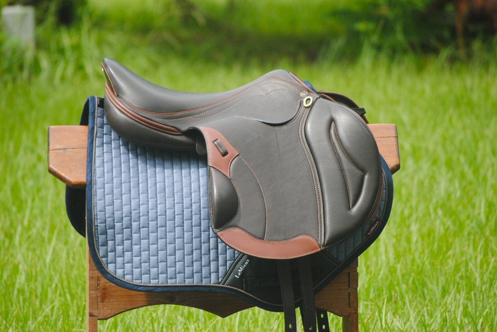 PHS Melbourne Monoflap Jump / 17.5" - ADJUSTABLE