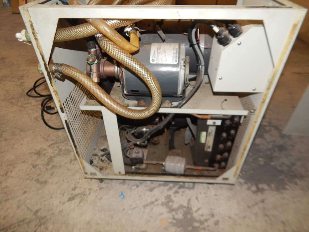 NESLAB CFT-33 REFRIGERATED RECIRCULATING CHILLER (#4575)