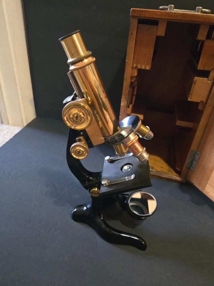RARE 1913 GERMAN E. LEITZ WETZLAR MICROSCOPE W/ MATCH CASE WORKING # 163764