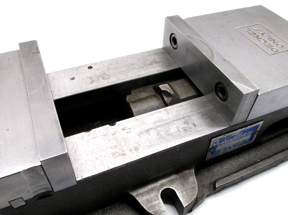KURT ANGLOCK 6" MILLING MACHINE VISE w/ JAWS - #D60
