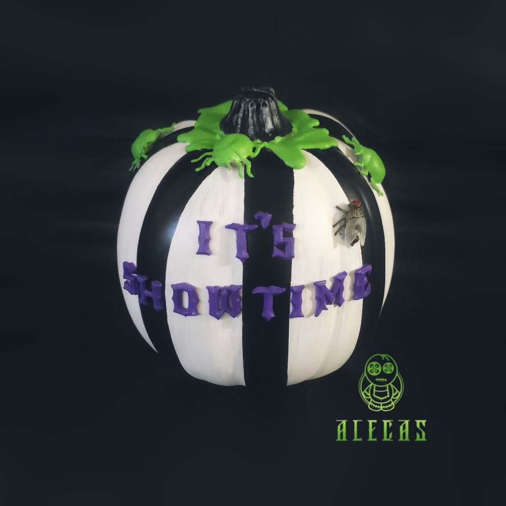 Beetlejuice "It's Showtime" Pumpkin Decor