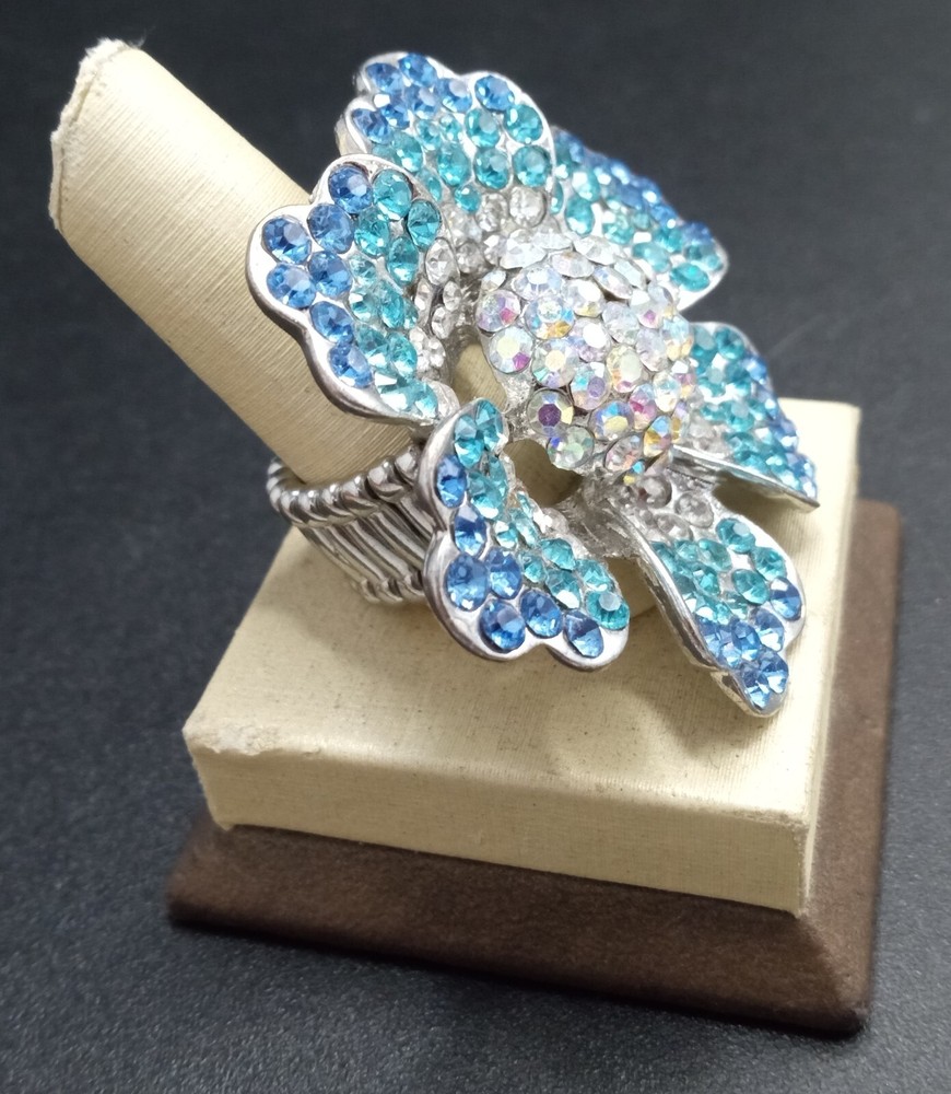 Vintage Blue Rhinestone Flower Stretch Ring