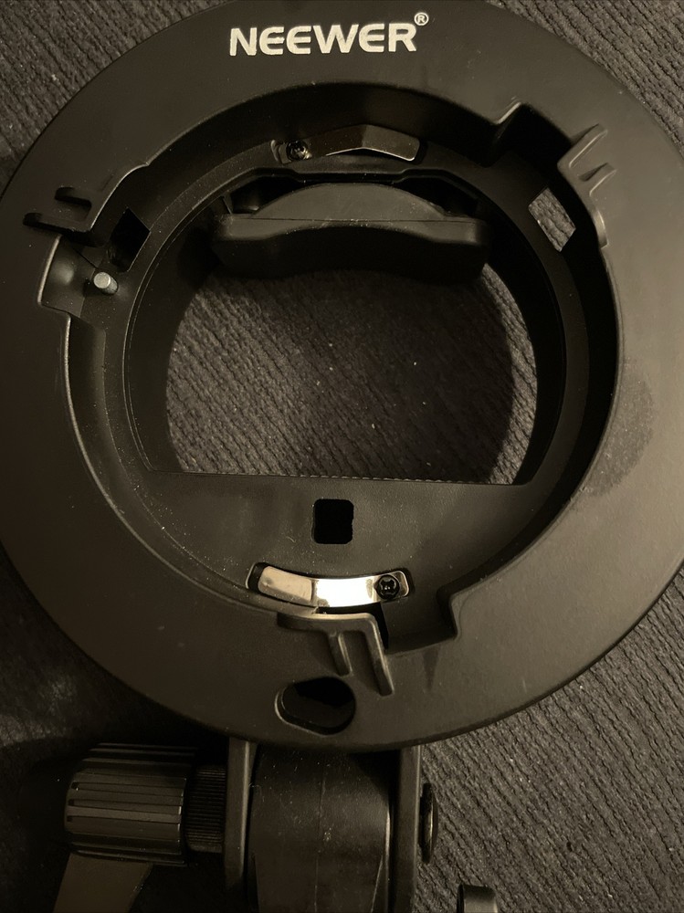 Neewer S-type Flash Speedlite Bracket Mount