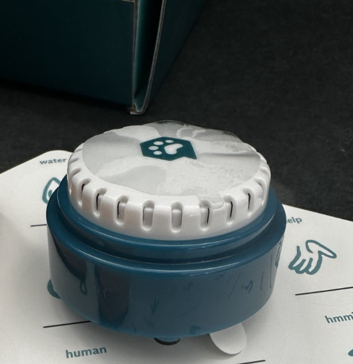 FluentPet Tester Kit – 2 Buttons + 2 Neutral Tiles – Used