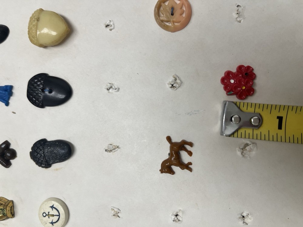 Vintage Realistic Plastic Button Elephant, Patriotic, Leaf, Flower Set 30