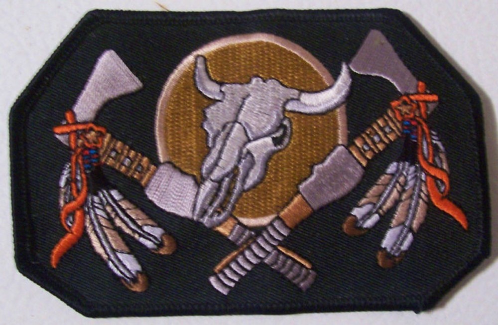 SKULL AND TOMAHAWKS - NATIVE STYLE - FEATHERS PATCH
