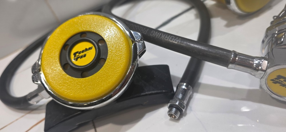 4000 PSI & TECHNI PRO -Sub Regulator Set Black Hoses Scuba Diving "UNTESTED"